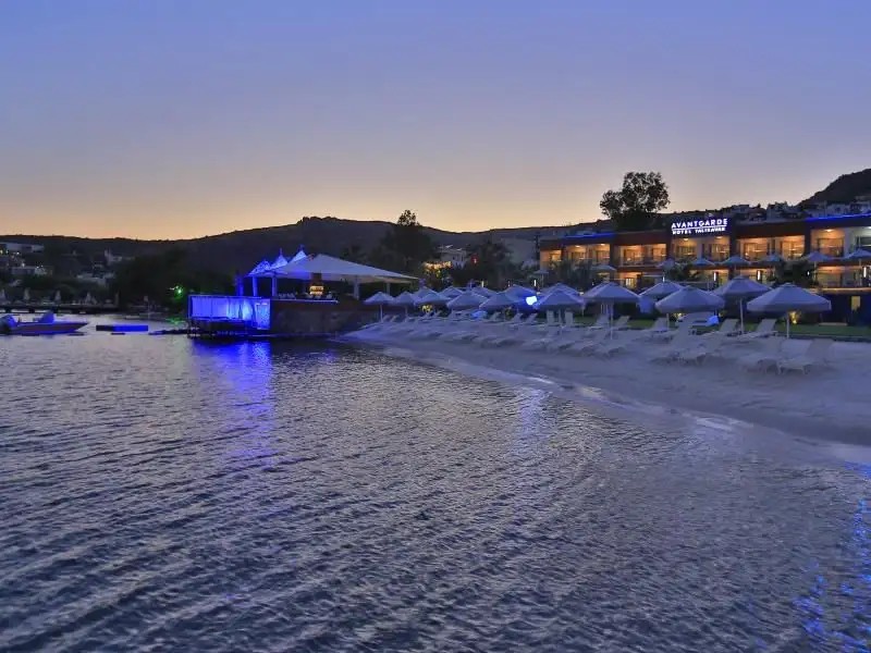 AVANTGARDE YALIKAVAK