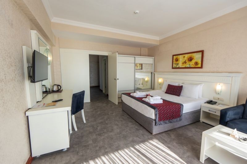 junior suite land view