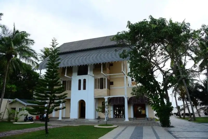 LEAF ON LAGOON HOTEL