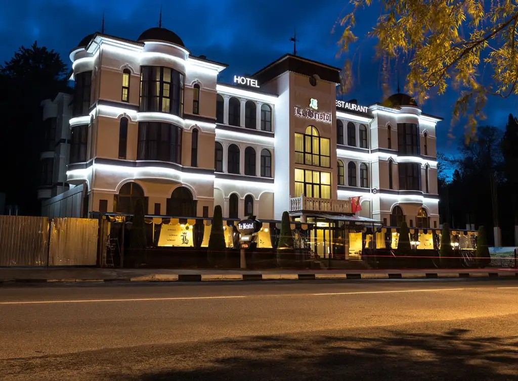 LE BRISTOL (ЛЕ БРИСТОЛЬ)