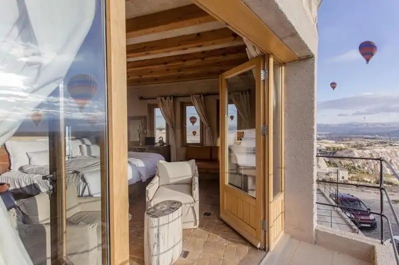 MILLSTONE CAVE SUITES HOTEL