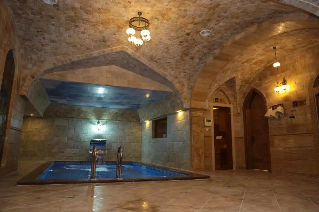ROYAL HOTEL