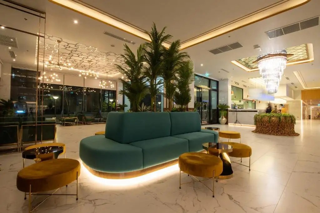 DISCOVERY BEACH HOTEL
