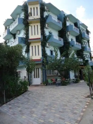 SALOUSTROS APARTMENTS