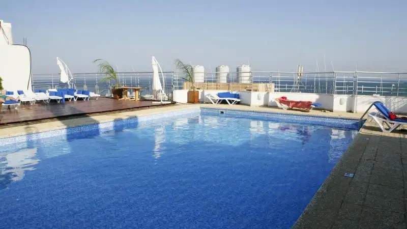 MACKENZIE BEACH HOTEL & APT