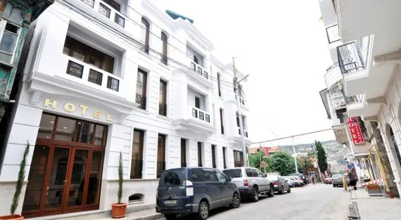 GM HOTEL