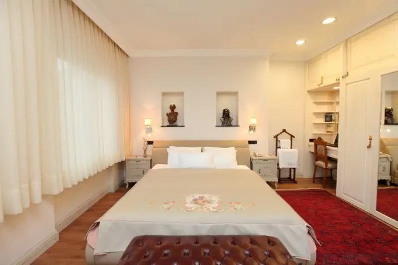 LIR RESIDENCE SUITES