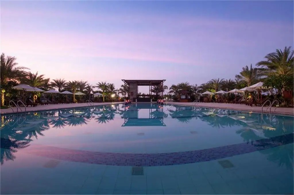 ALOHA OCEANFRONT SUITE RESORT