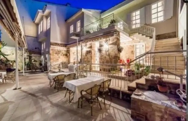 LAVIN SUITES HOTEL