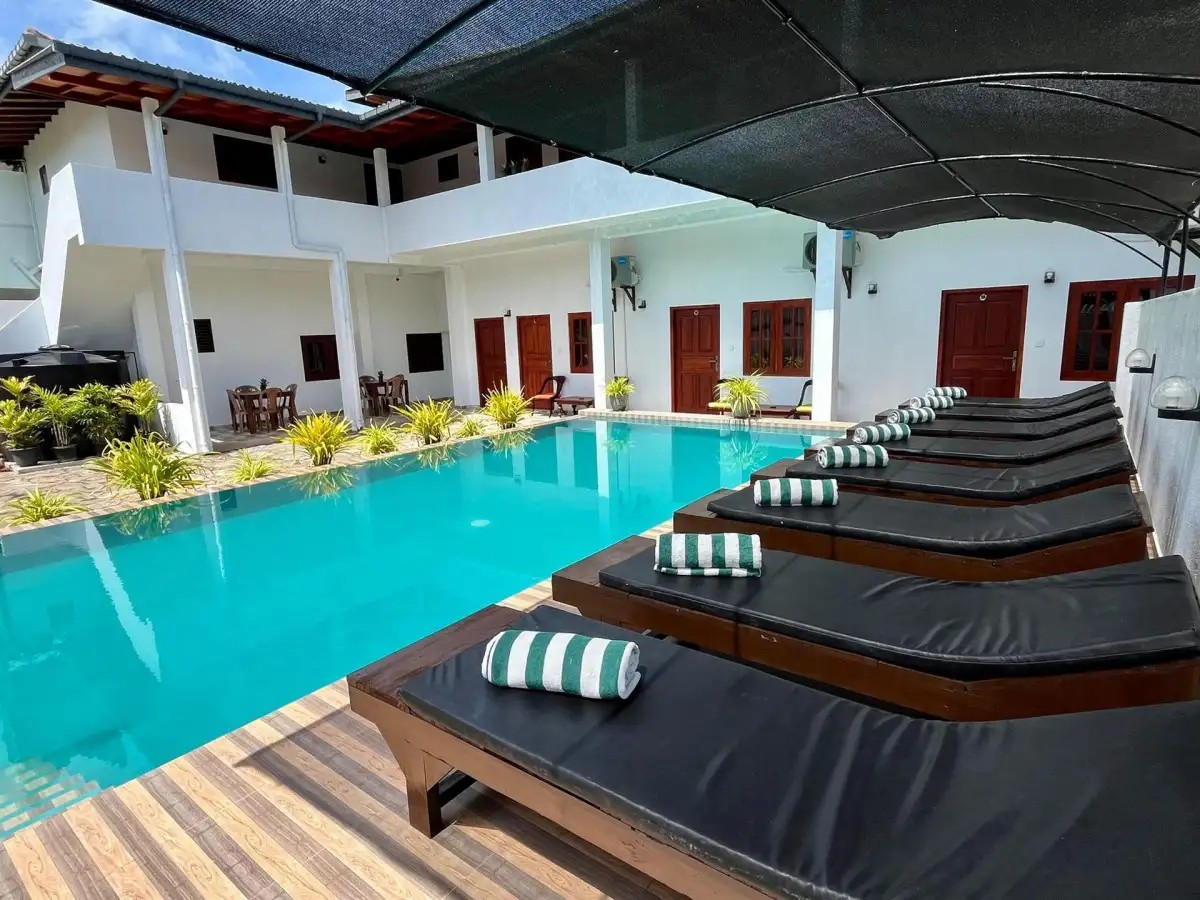 SUNDOWNERS GUEST HOUSE (EX. DRIFTERS GUEST HOUSE)