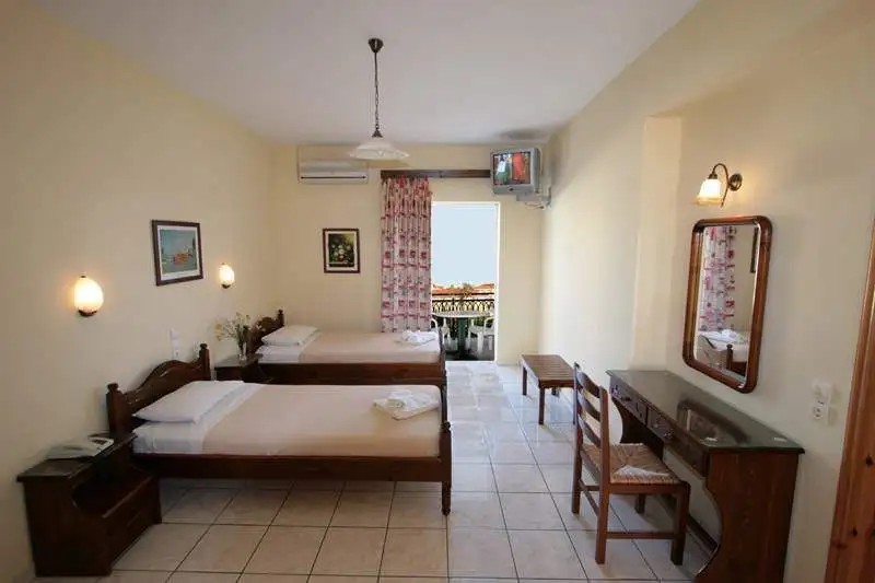 VILLAGE INN STUDIOS & FAMILY APART
