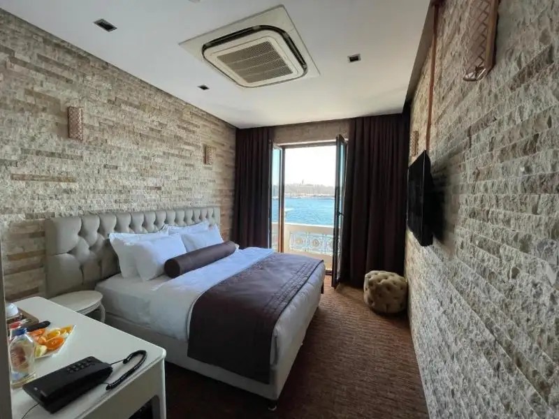 WEINGART PORT HOTEL
