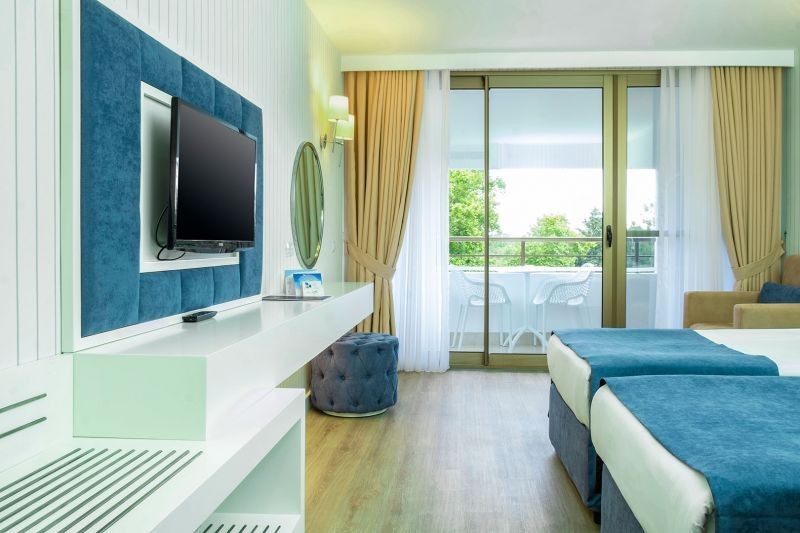standard comfort side sea view