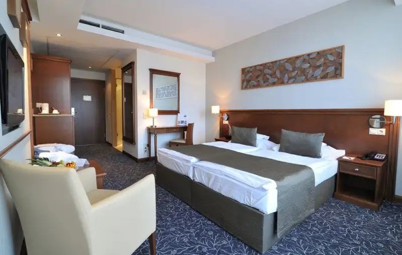 SALIRIS RESORT SPA & KONFERENCIA 