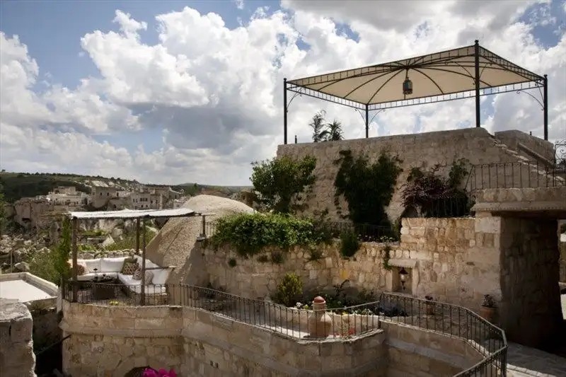 HEZEN CAVE HOTEL