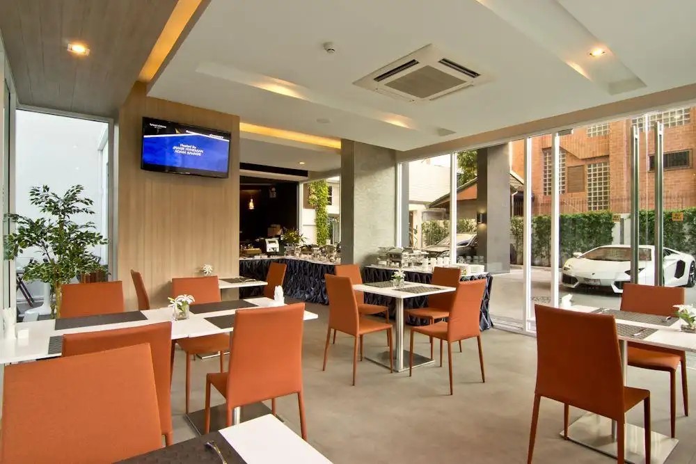 HOTEL AMBER SUKHUMVIT 85 (EX. AT MIND EXECUTIVE SUITES)