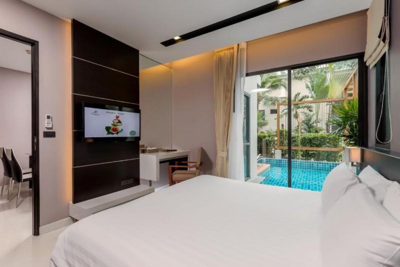 junior suite pool access