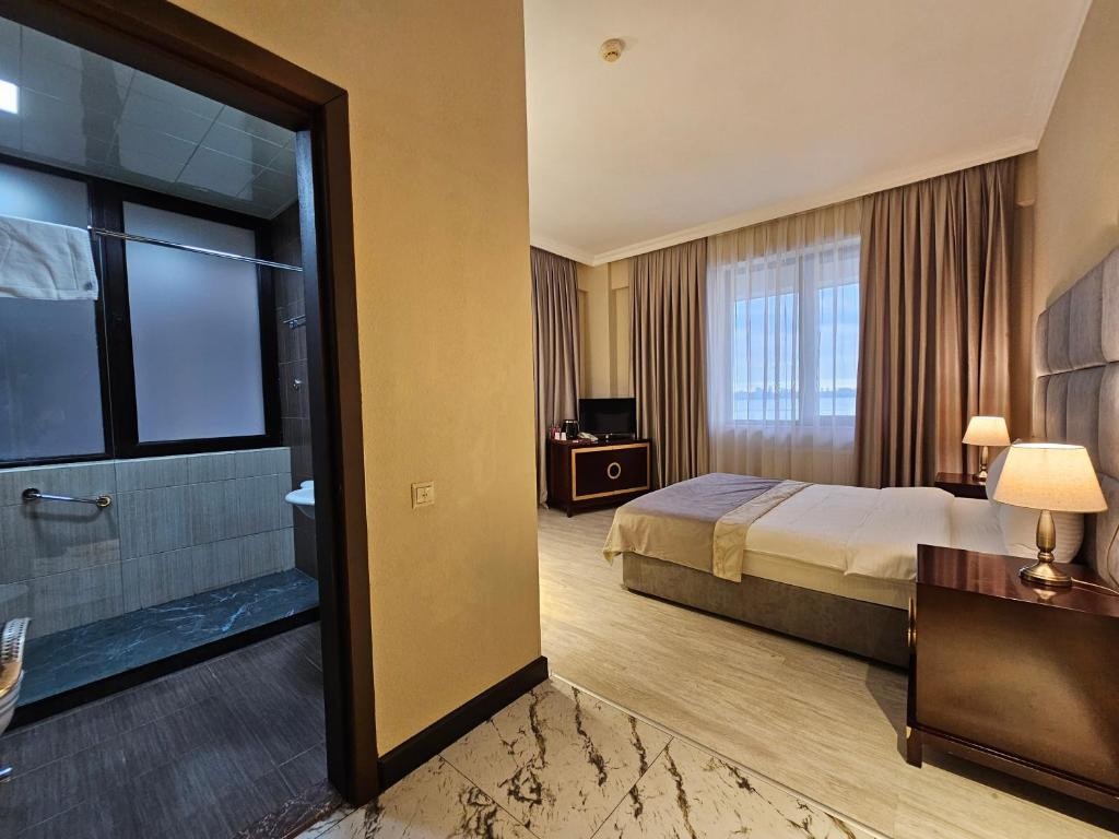 CROWN SUITES HOTEL