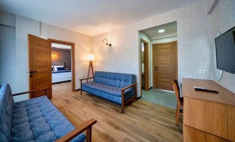THE HALCYON ROOMS & SUITES HOTEL
