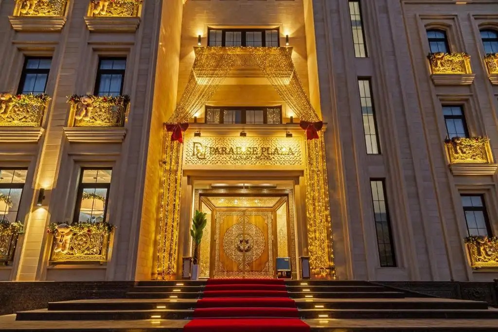 PARADISE PLAZA LUXURY