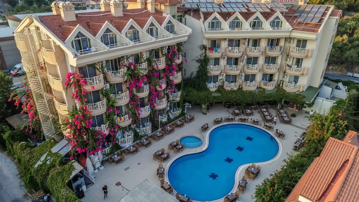 GRAND FAROS ADULTS ONLY 16+