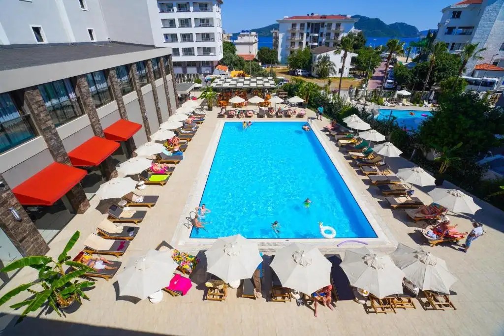 ADA JULIAN MARMARIS ADULTS ONLY 16+ (EX. JULIAN MARMARIS)