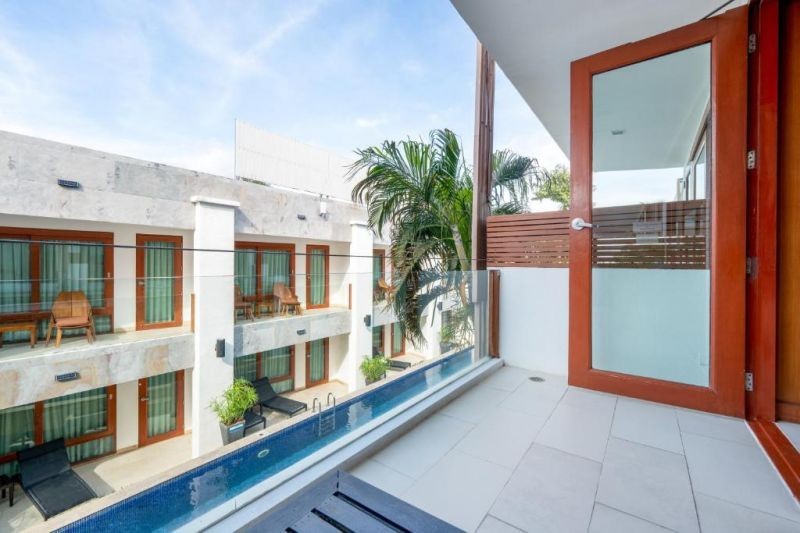deluxe pool view