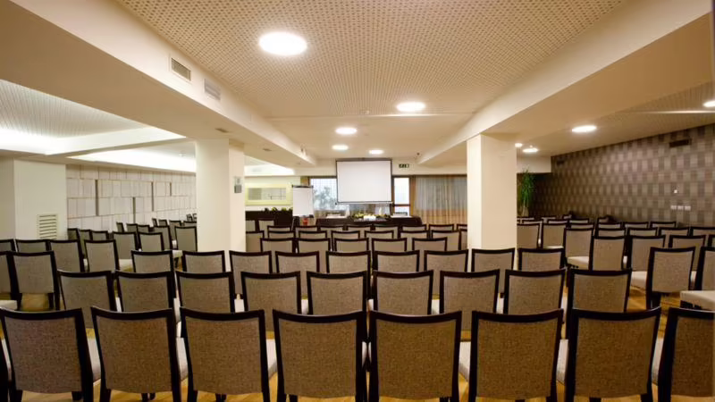 BREAKING BUSINESS HOTEL