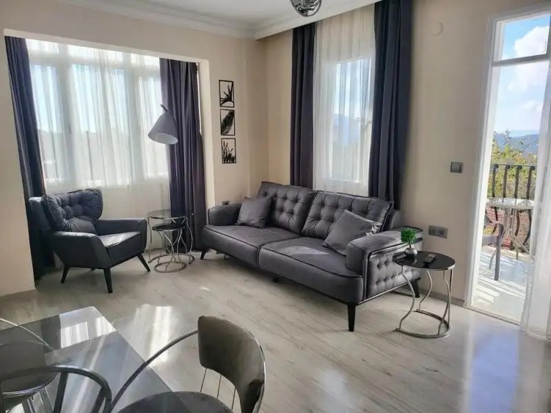 CARRINGTON SUITES HOTEL