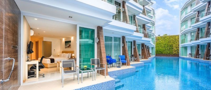 deluxe pool access