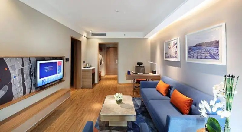HAMPTON BY HILTON