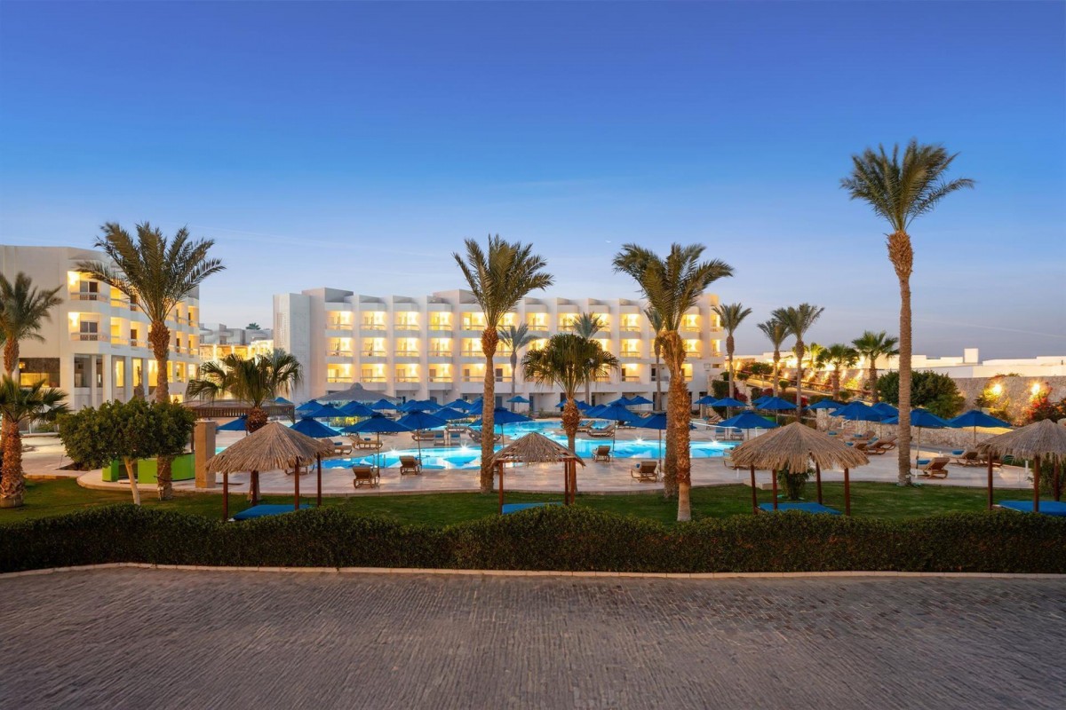 DOUBLETREE BY HILTON SHARKS BAY BEACH SIDE