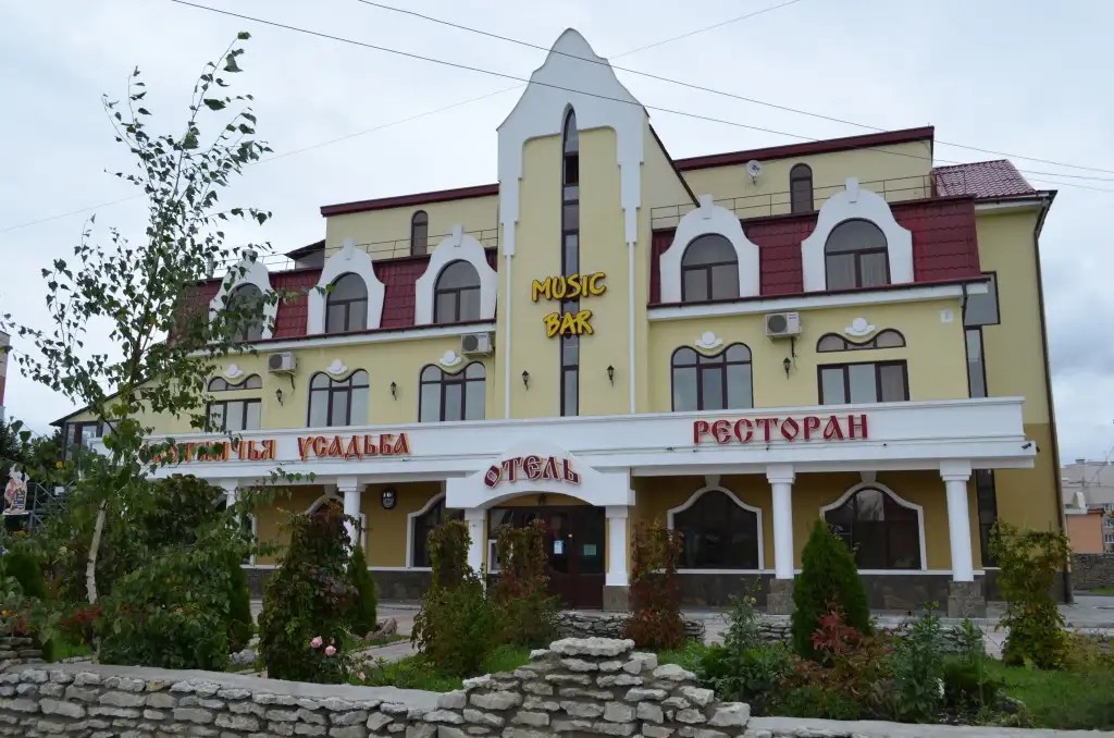 НОМЕРА В ПУШКИНЕ (БЫВШ. ОХОТНИЧЬЯ УСАДЬБА)
