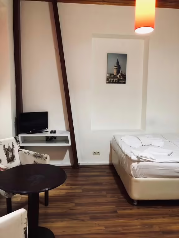 NEW PERA SUITES