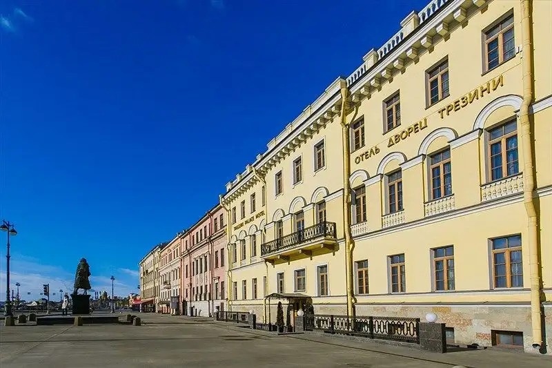 ДВОРЕЦ ТРЕЗИНИ