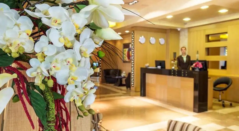 LANDMARK CREEK HOTEL