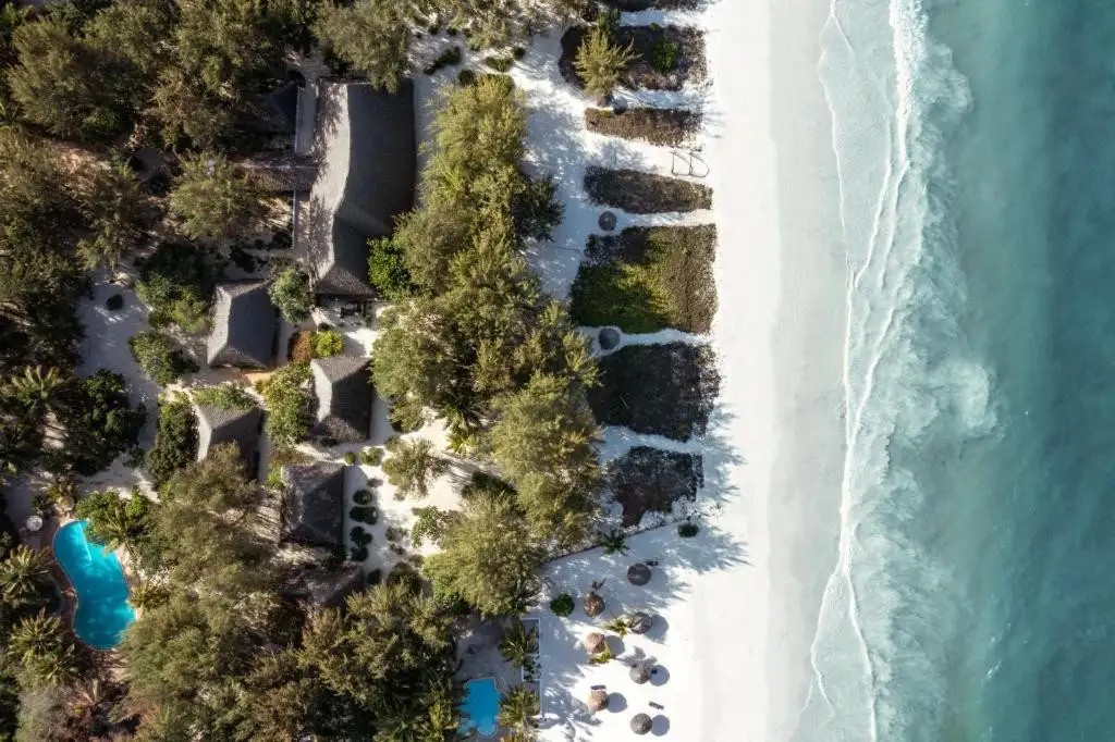 HAKUNA MAJIWE BEACH LODGE (RESORT)