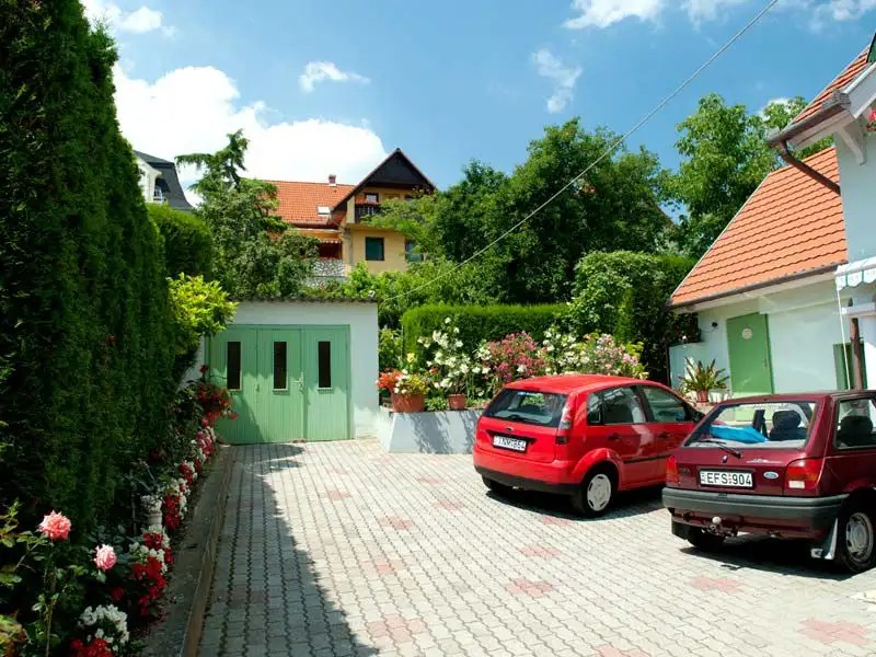 ESZTER IVAN APARTMENTS