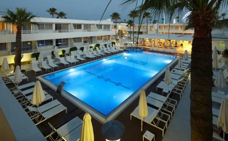 MELPO ANTIA HOTEL & SUITES