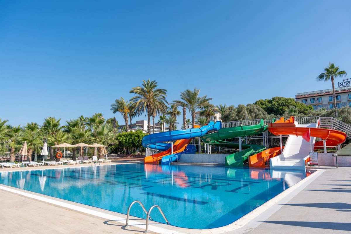 MC MAHBERI BEACH HOTEL