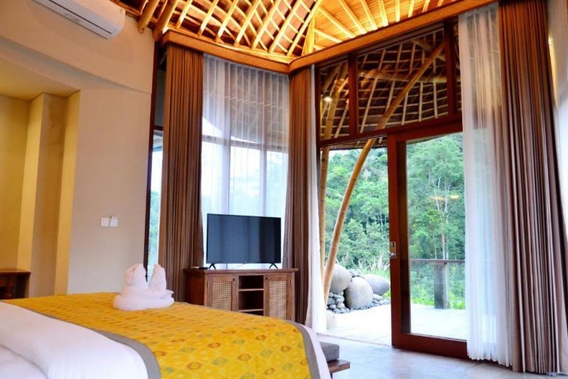 2 bedroom royal maha pool suite
