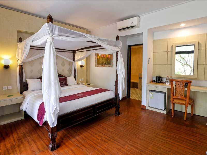 bungalow/deluxe chalet