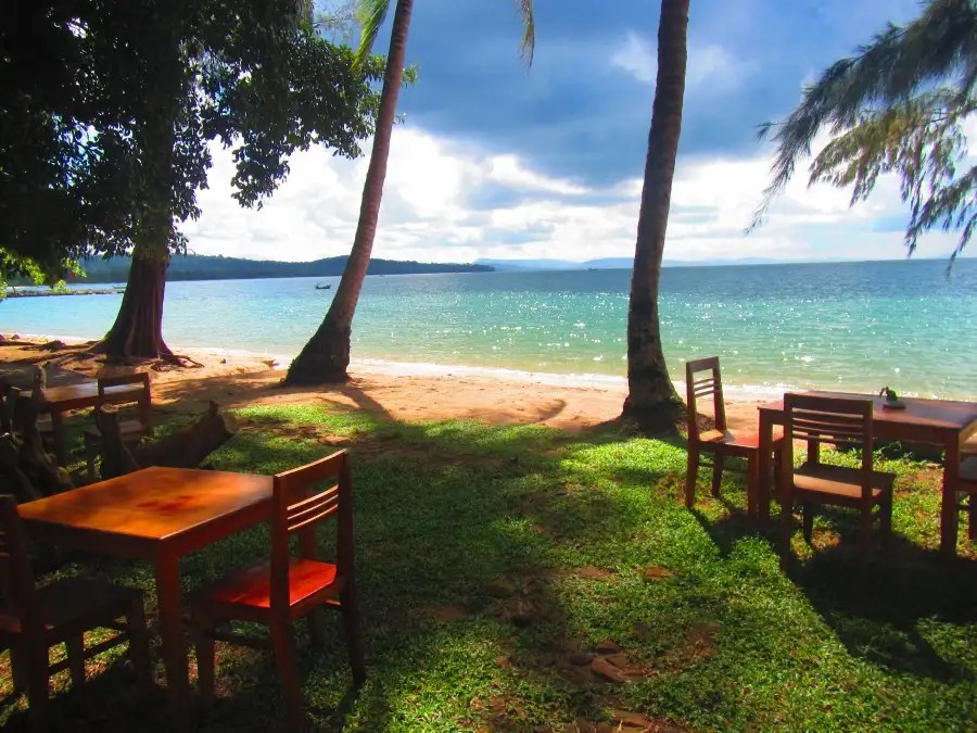 BAMBOO COTTAGES & RESTAURANT