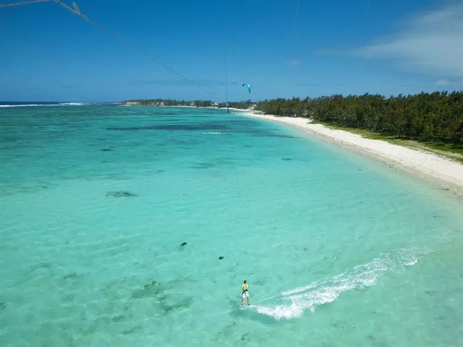 FRIDAY ATTITUDE (EX. LE BOUGAINVILLE)