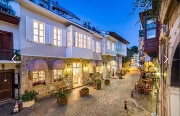 LAVIN SUITES HOTEL