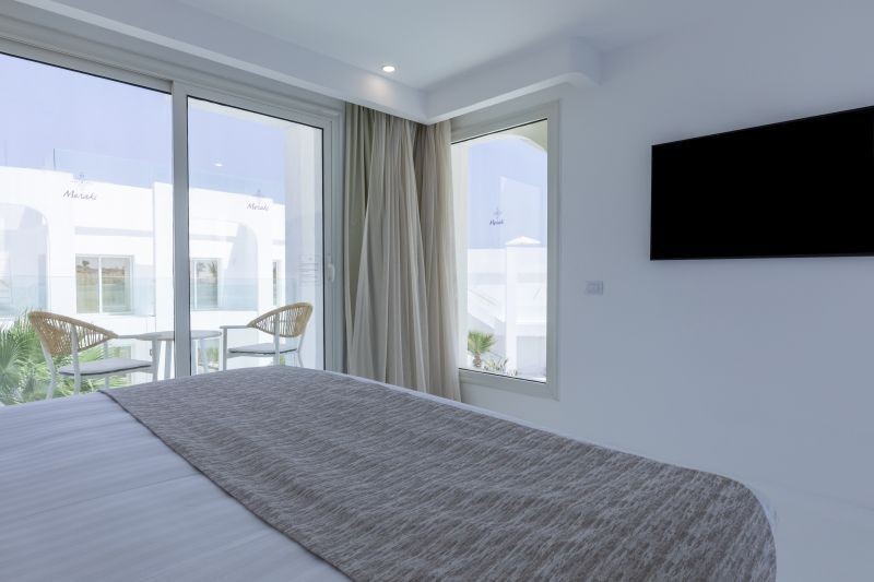 the party never end jacuzzi suite