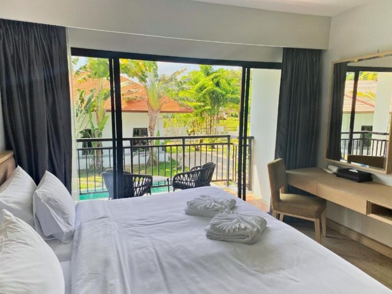 deluxe pool view