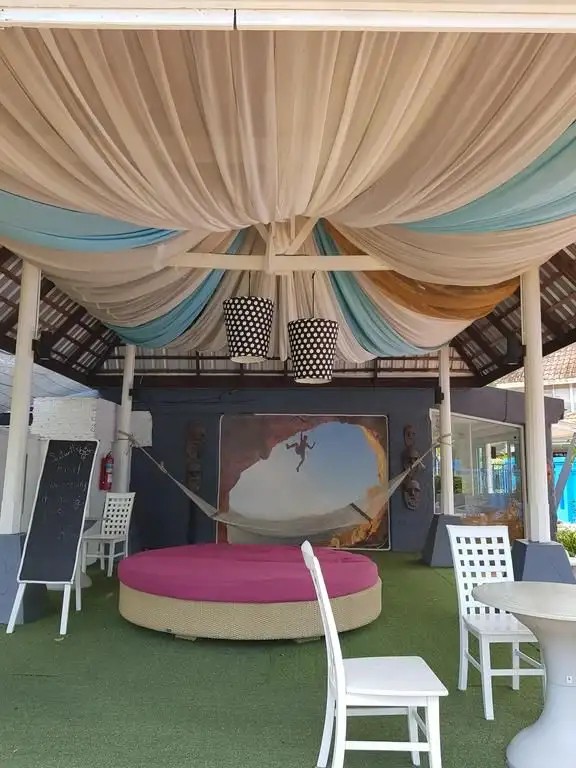 THE WHITE KNOT RESORT