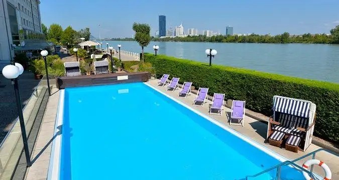 HILTON VIENNA DANUBE WATERFRONT HOTEL