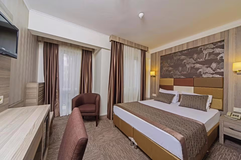 PERA ARYA HOTEL